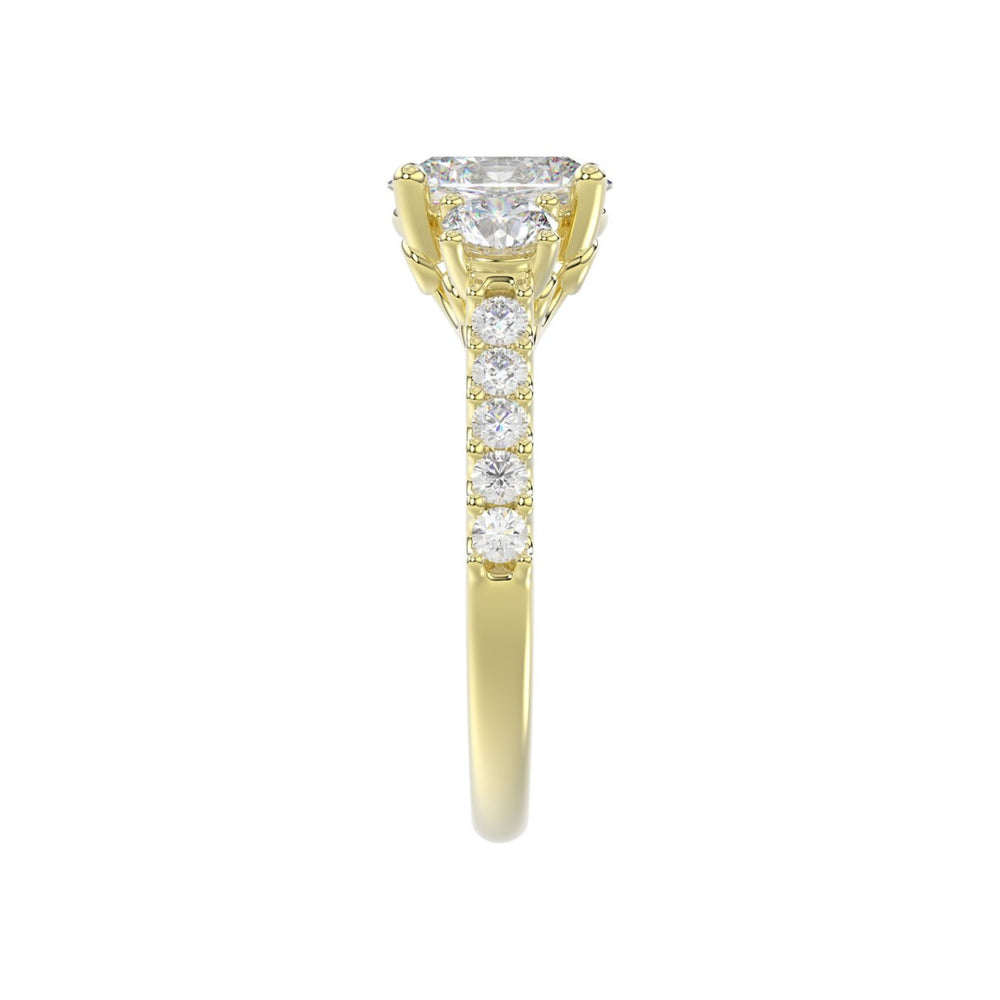 LADIES RING 2 1/2CT OVAL/ROUND DIAMOND 14K YELLOW GOLD (CENTER STONE OVAL DIAMOND 1 1/2CT )