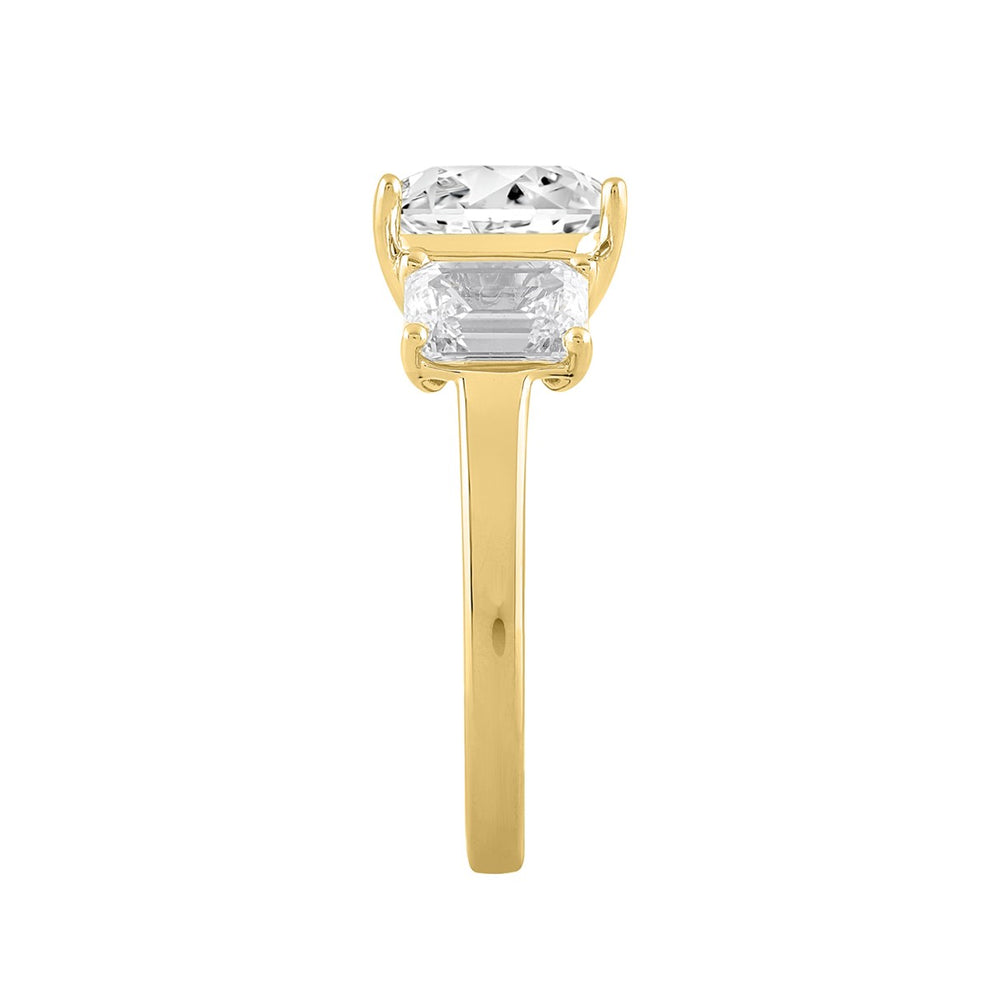 LADIES RING 5CT EMERALD DIAMOND 14K YELLOW GOLD (CENTER STONE EMERALD DIAMOND 3CT )