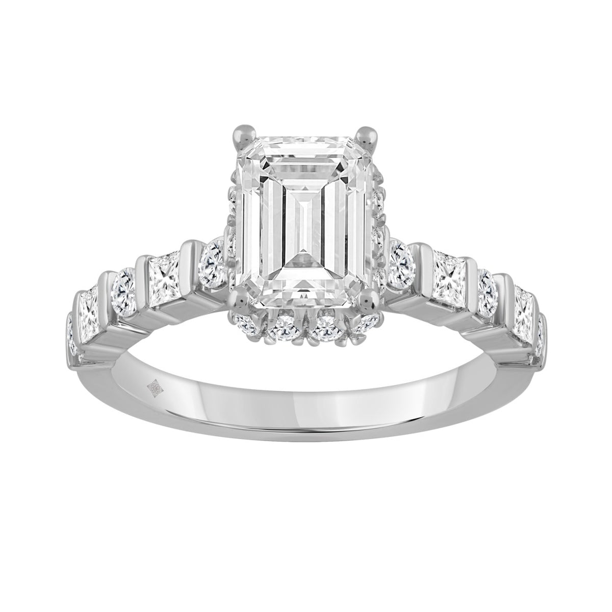 14K WHITE GOLD 2 3/4CT ROUND/PRINCESS/EMERALD DIAMOND LADIES RING (CENTER STONE EMERALD DIAMOND 2.00CT)