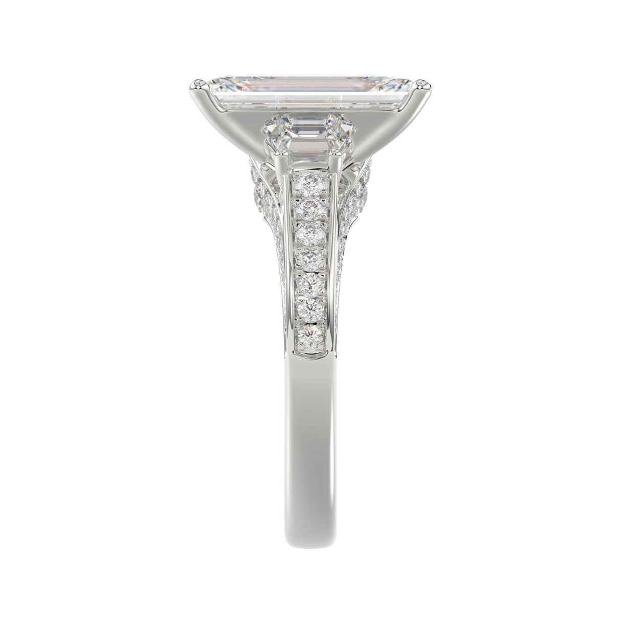 21K PLATINUM LADIES RING WITH 4.00CT TRAPEZOID/ROUND/EMERALD/BAGUETTE DIAMONDS (CENTER STONE EMERALD DIAMOND 3CT)