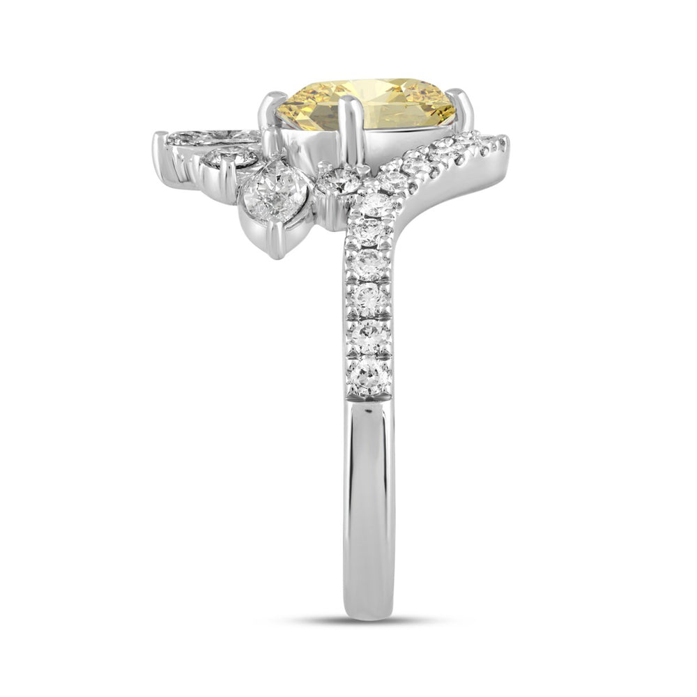 14K WHITE GOLD 2 1/4CT ROUND/MARQUISE/OVAL DIAMOND LADIES RING (CENTER STONE OVAL DIAMOND 1 1/2CT)