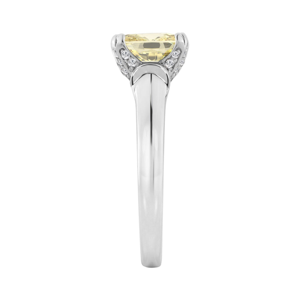 14K WHITE GOLD 3 1/4CT ROUND/YELLOW CUSHION DIAMOND LADIES RING (CENTER STONE YELLOW CUSHION DIAMOND 3CT)