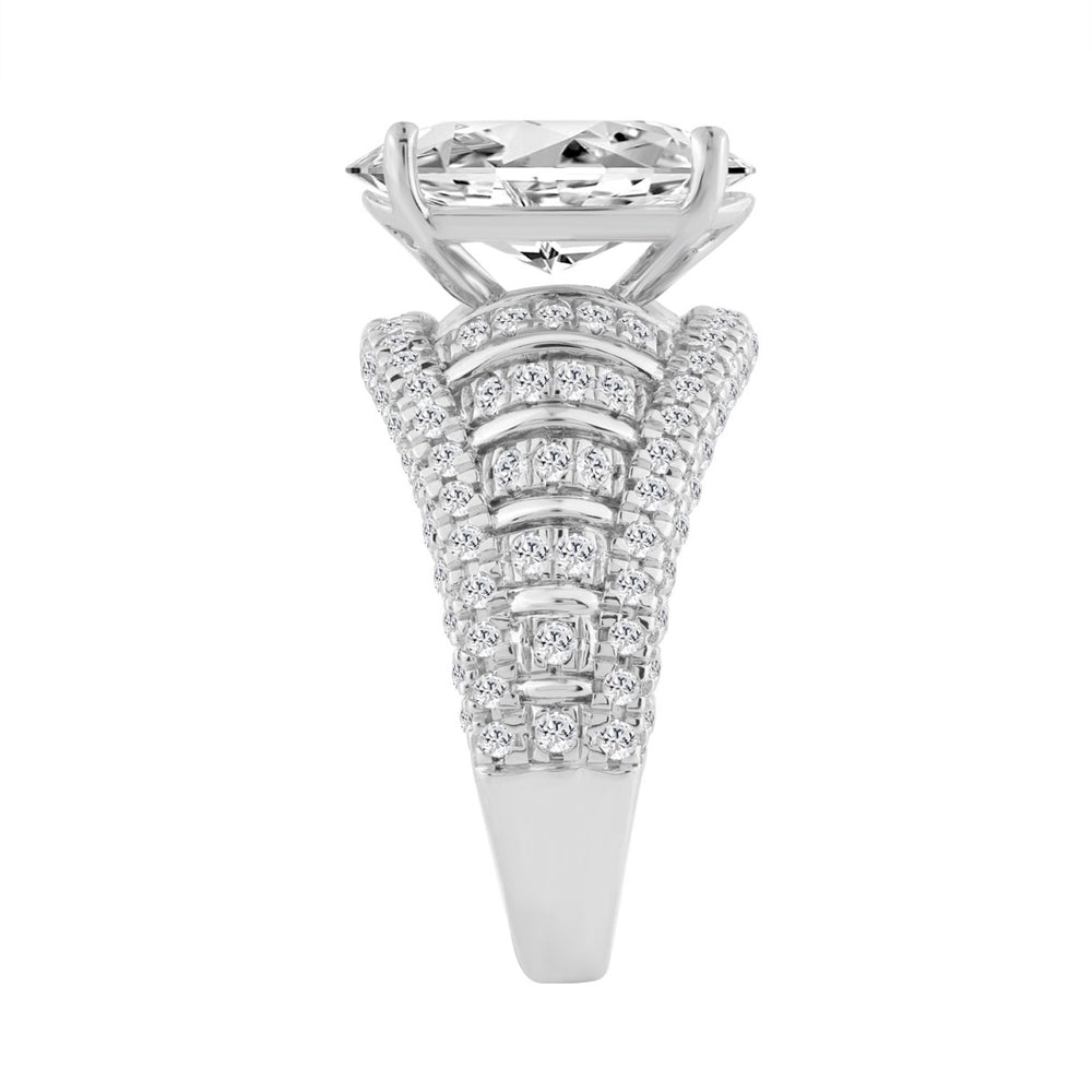 14K WHITE GOLD 6.00CT ROUND/OVAL DIAMOND LADIES RING (CENTER STONE OVAL DIAMOND 5.00CT)