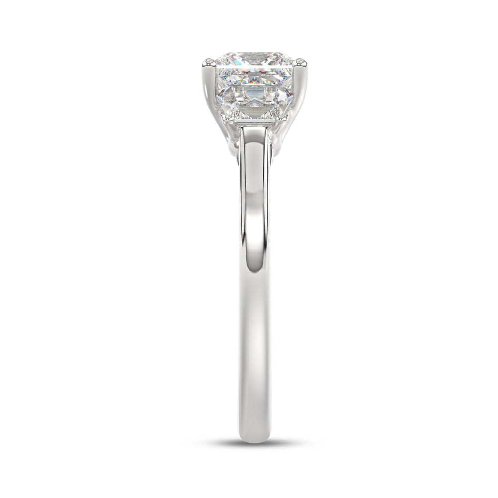 14K WHITE GOLD 1 3/4CT PRINCESS/TRAPEZOID DIAMOND LADIES RING (CENTER STONE PRINCESS DIAMOND 1 1/4CT)